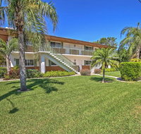 Singer Island Condo - Walk to Beach and Marina