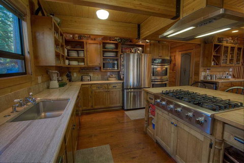 Smokey Joes By Lake Tahoe Accommodations - Renee 3