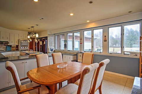 South Haven Home With Grill And Fire Pit-Walk To Shore! - Renee 3