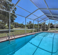 Spring Hill Home w/ Lanai - 1.6 Mi to Weeki Wachee