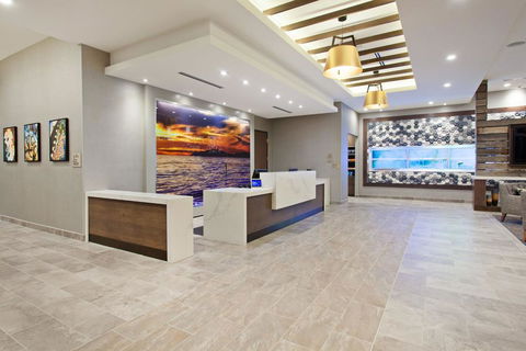 SpringHill Suites By Marriott Huntington Beach Orange County - Renee 3