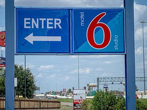 Studio 6 Laredo, Tx - North I-35 - Internet Find 1