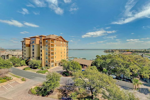 Stylish Corner Condo With Incredible Views Of Lake LBJ With Large Outdoor Patio - Renee 0