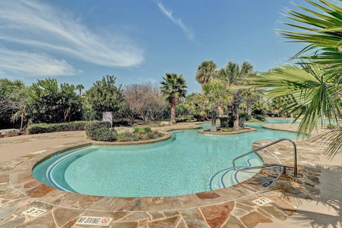 Stylish Corner Condo With Incredible Views Of Lake LBJ With Large Outdoor Patio - Renee 2