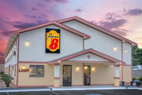 Super 8 By Wyndham Douglas - Renee 0