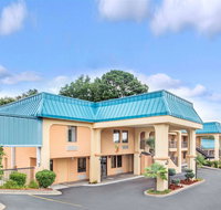 Super 8 by Wyndham Forest Park