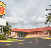 Super 8 by Wyndham Lake Jackson/Clute