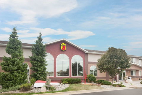 Super 8 By Wyndham West Branch - Renee 0