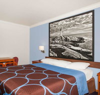 Super 8 by Wyndham Willits