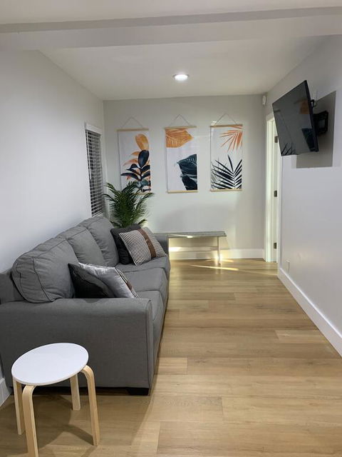 The Best Located 2BR In HB - 1 Block To Beach And Pier! - Renee 0