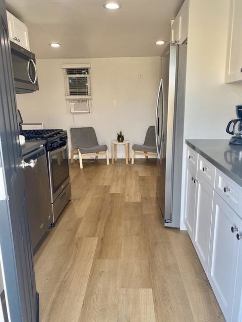 The Best Located 2BR In HB - 1 Block To Beach And Pier! - Renee 3