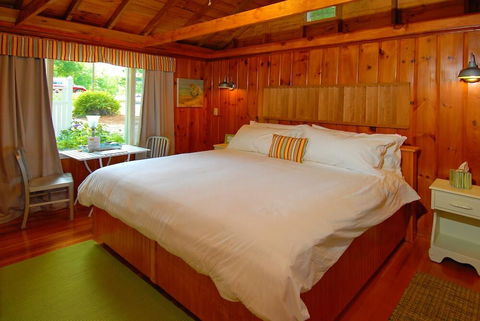 The Conway Lake Cottage #12 - Renee 2