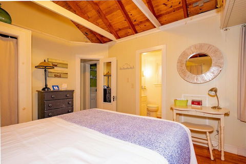 The Lake Winnipesaukee Cottage #8-9 - Renee 1