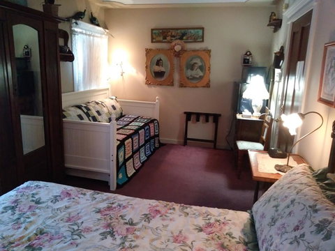 The Palm Hotel - Internet Find 0