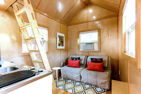 Tiny House - Renee 0
