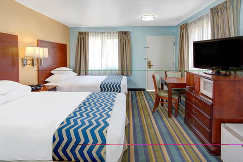 Travelodge By Wyndham Bishop - Swimm 1