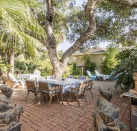 Under The Oaks- Private Garden Family Dog Retreat