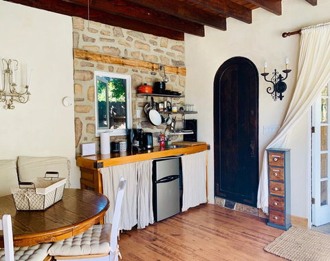 Under The Tuscan Sun Cottage In West Los Angeles - Renee 2