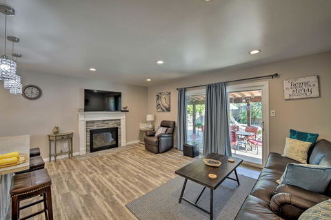 Updated Sacramento Home With Grill, Patio, And Pool! - Internet Find 2