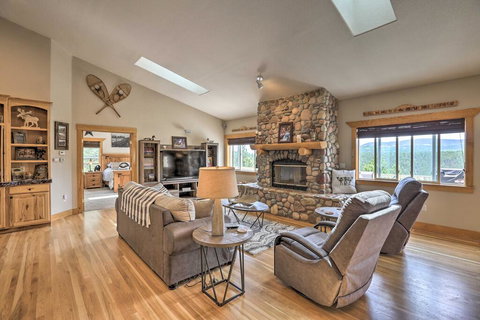 Upscale Mountain-View Manor With Deluxe Deck! - Renee 0