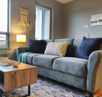 Walkable Riverside 1BR and 2BR Apt by Frontdesk