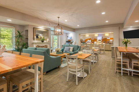 Holiday Inn Express Fairhope - Point Clear - Renee 15