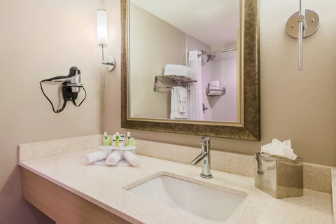 Holiday Inn Express Fairhope - Point Clear - Renee 1