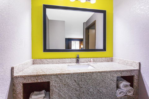 Super 8 By Wyndham Prattville Montgomery - Renee 10
