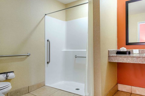 Sleep Inn & Suites East Chase - Renee 26