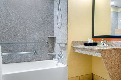 Sleep Inn & Suites East Chase - Renee 17