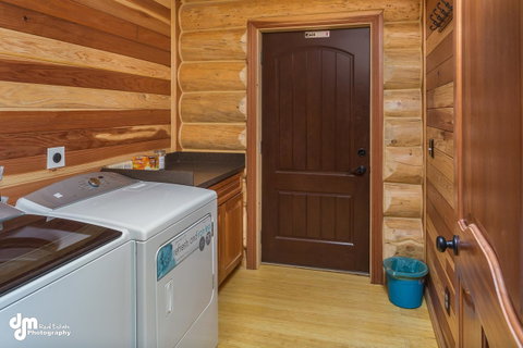 Alaska Knotty Pine B&B - Qld Realsetate 33