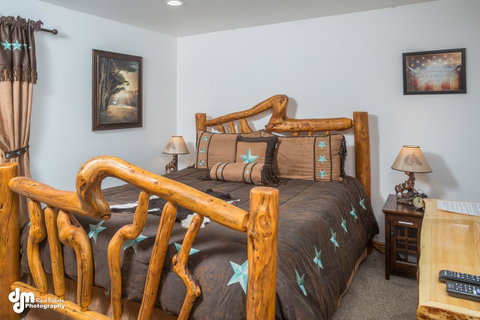 Alaska Knotty Pine B&B - Qld Realsetate 21
