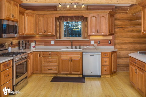 Alaska Knotty Pine B&B - Qld Realsetate 37