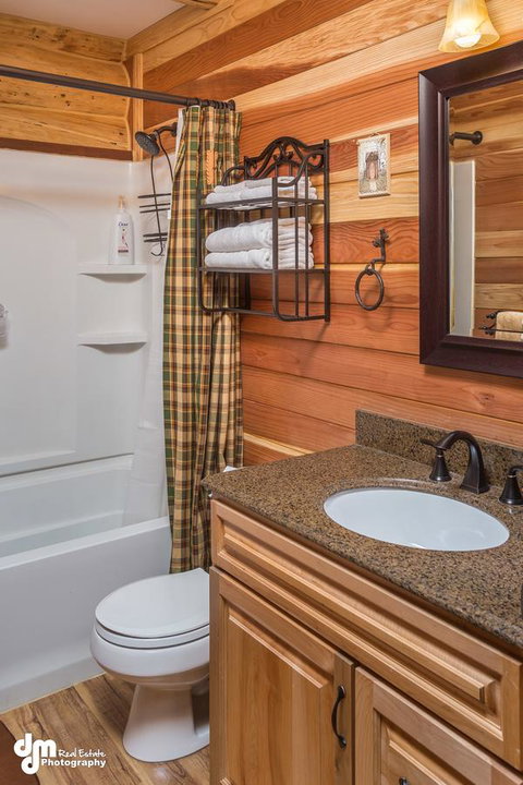 Alaska Knotty Pine B&B - Qld Realsetate 32