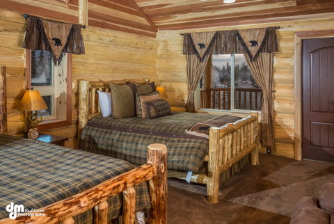 Alaska Knotty Pine B&B - Qld Realsetate 11