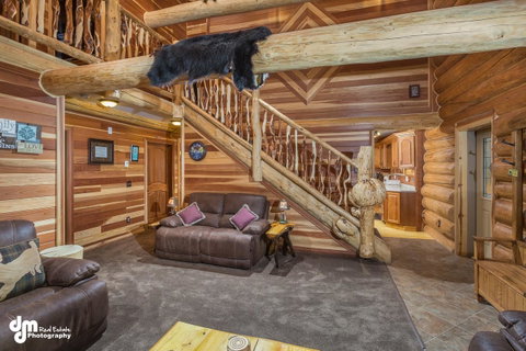 Alaska Knotty Pine B&B - Qld Realsetate 43
