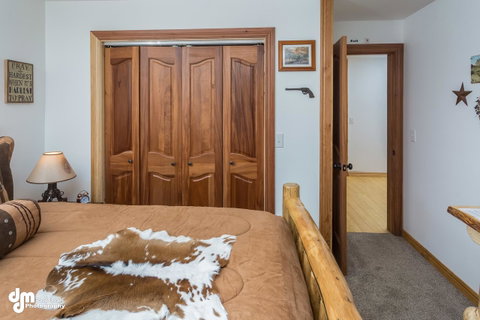 Alaska Knotty Pine B&B - Qld Realsetate 27