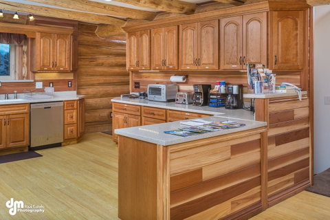 Alaska Knotty Pine B&B - Qld Realsetate 41