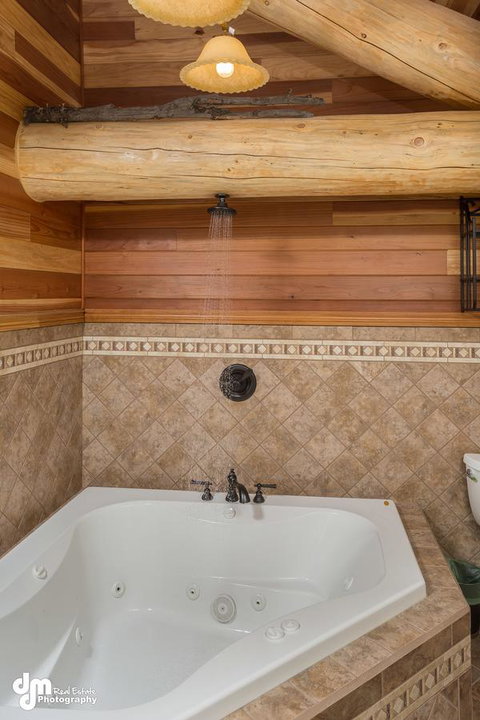 Alaska Knotty Pine B&B - Qld Realsetate 6