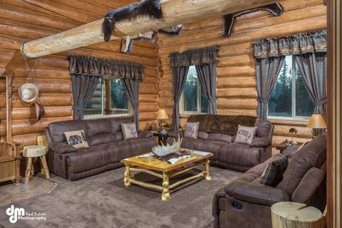 Alaska Knotty Pine B&B - Qld Realsetate 44