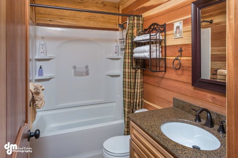 Alaska Knotty Pine B&B - Qld Realsetate 34