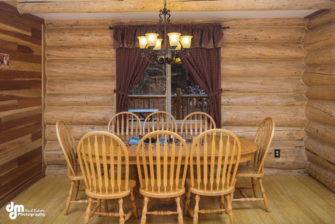 Alaska Knotty Pine B&B - Qld Realsetate 35