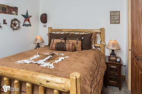 Alaska Knotty Pine B&B - Qld Realsetate 25