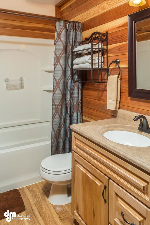 Alaska Knotty Pine B&B - Qld Realsetate 7