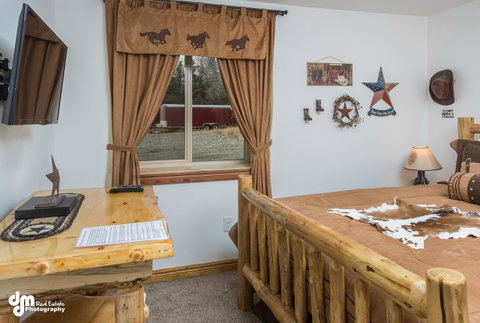 Alaska Knotty Pine B&B - Qld Realsetate 26