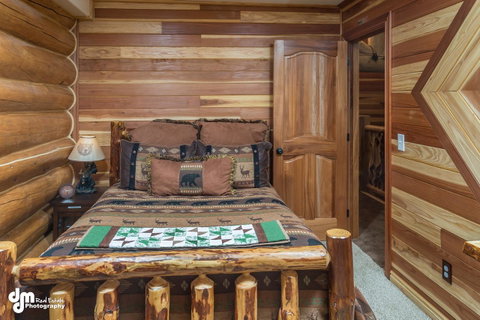 Alaska Knotty Pine B&B - Qld Realsetate 8