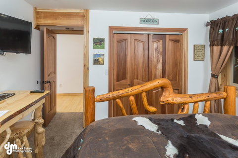 Alaska Knotty Pine B&B - Qld Realsetate 24