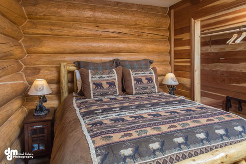Alaska Knotty Pine B&B - Qld Realsetate 20