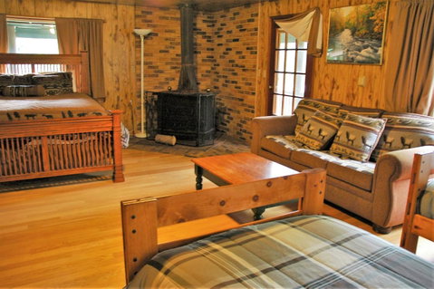 Gwin's Lodge - Qld Realsetate 13