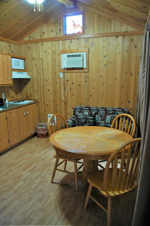 Gwin's Lodge - Qld Realsetate 26